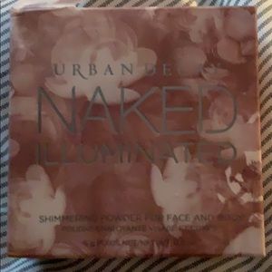 NIB Urban Decay illuminated highlighter.